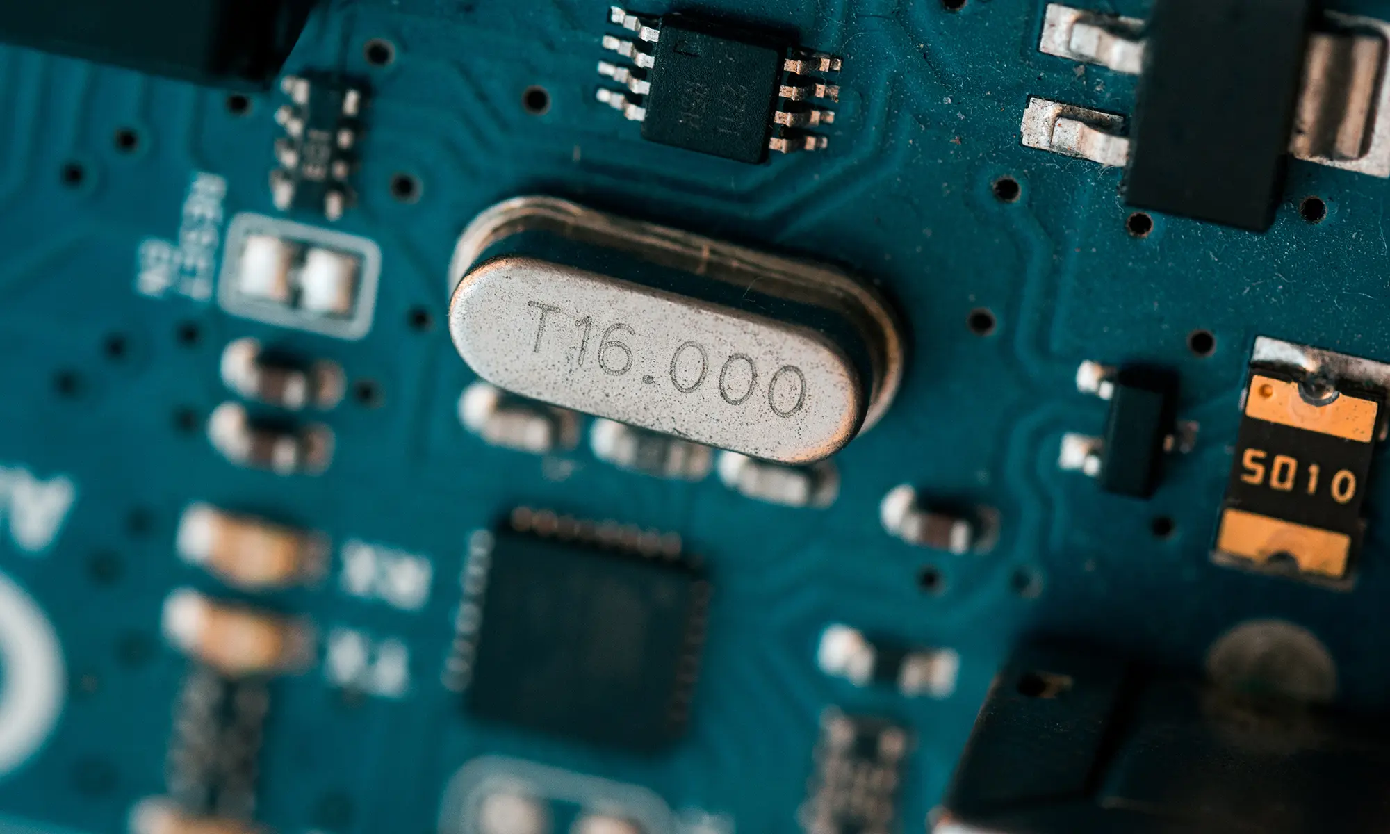 What Is an Oscillator? Beginner's Guide to Oscillating Circuits
